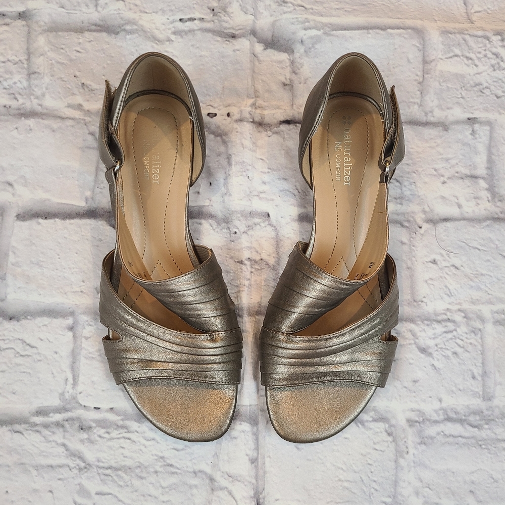 Naturalizer Silver Sandals Size 8